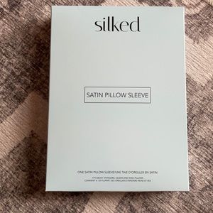 Sulked Satin Pillow Sleeve